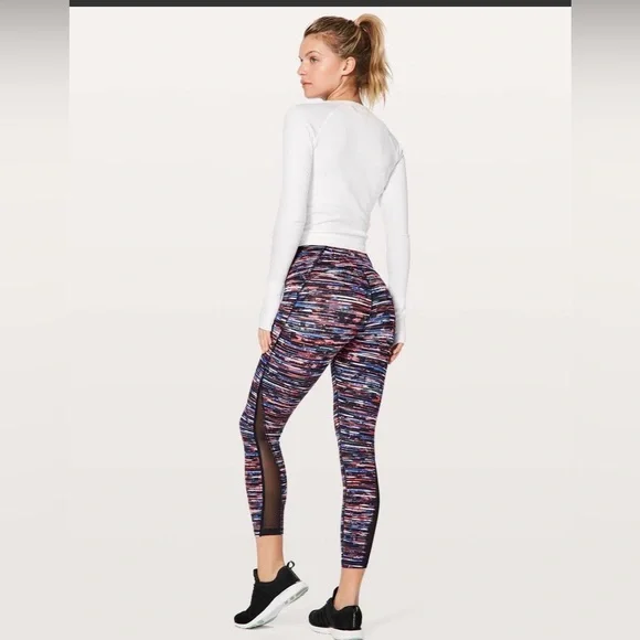 Lululemon Train Times 7/8 Pant 25"‎ - Picture 2 of 5